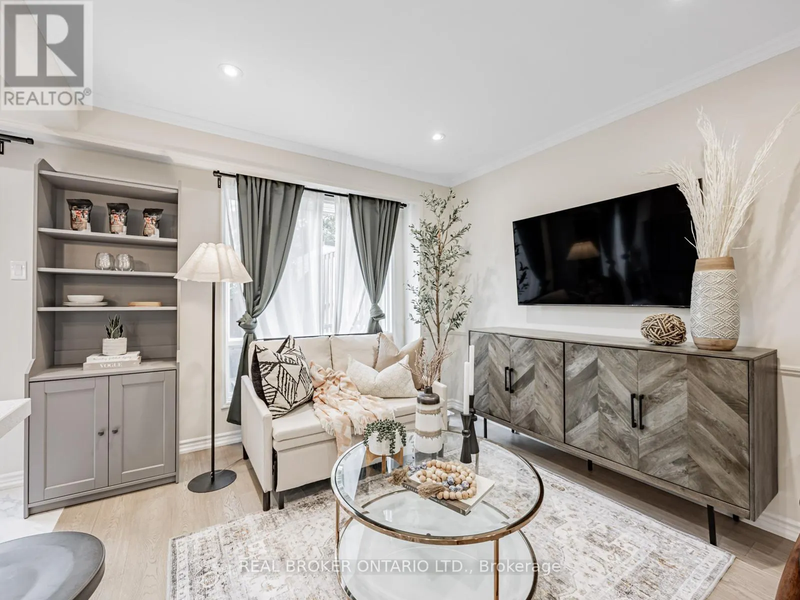 20 - 30 DUNDALK DRIVE