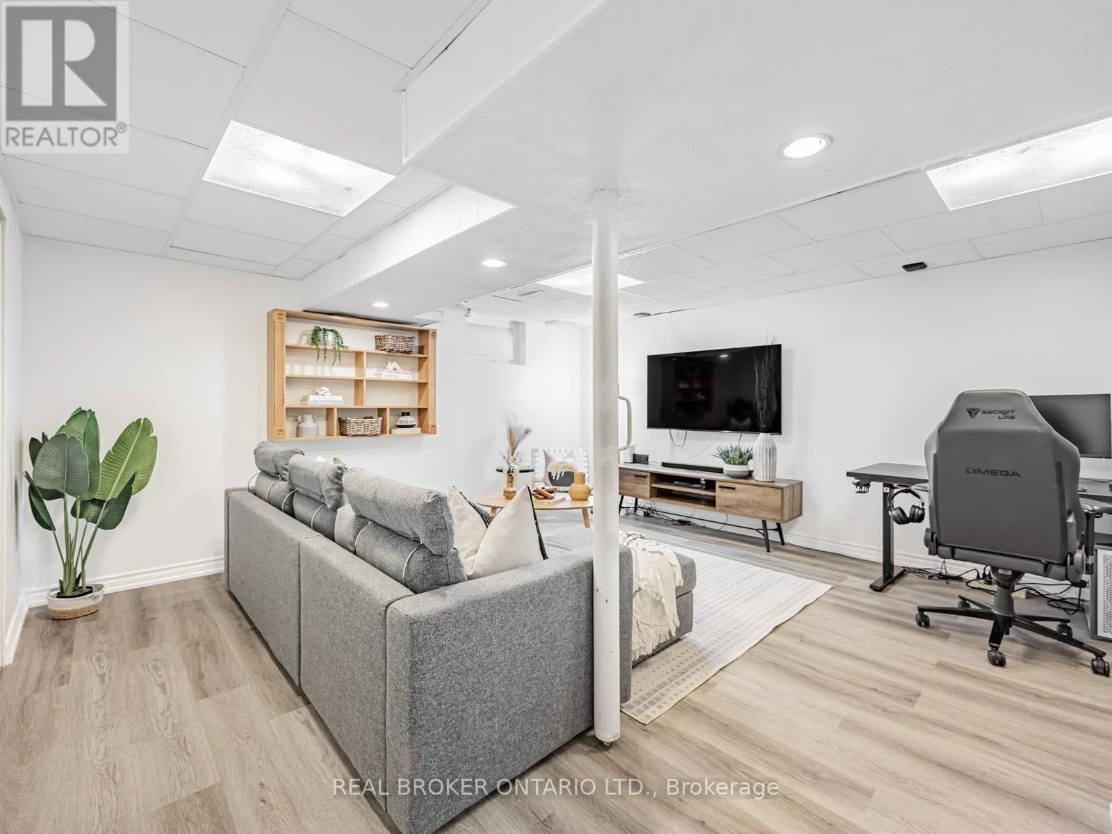 20 - 30 DUNDALK DRIVE