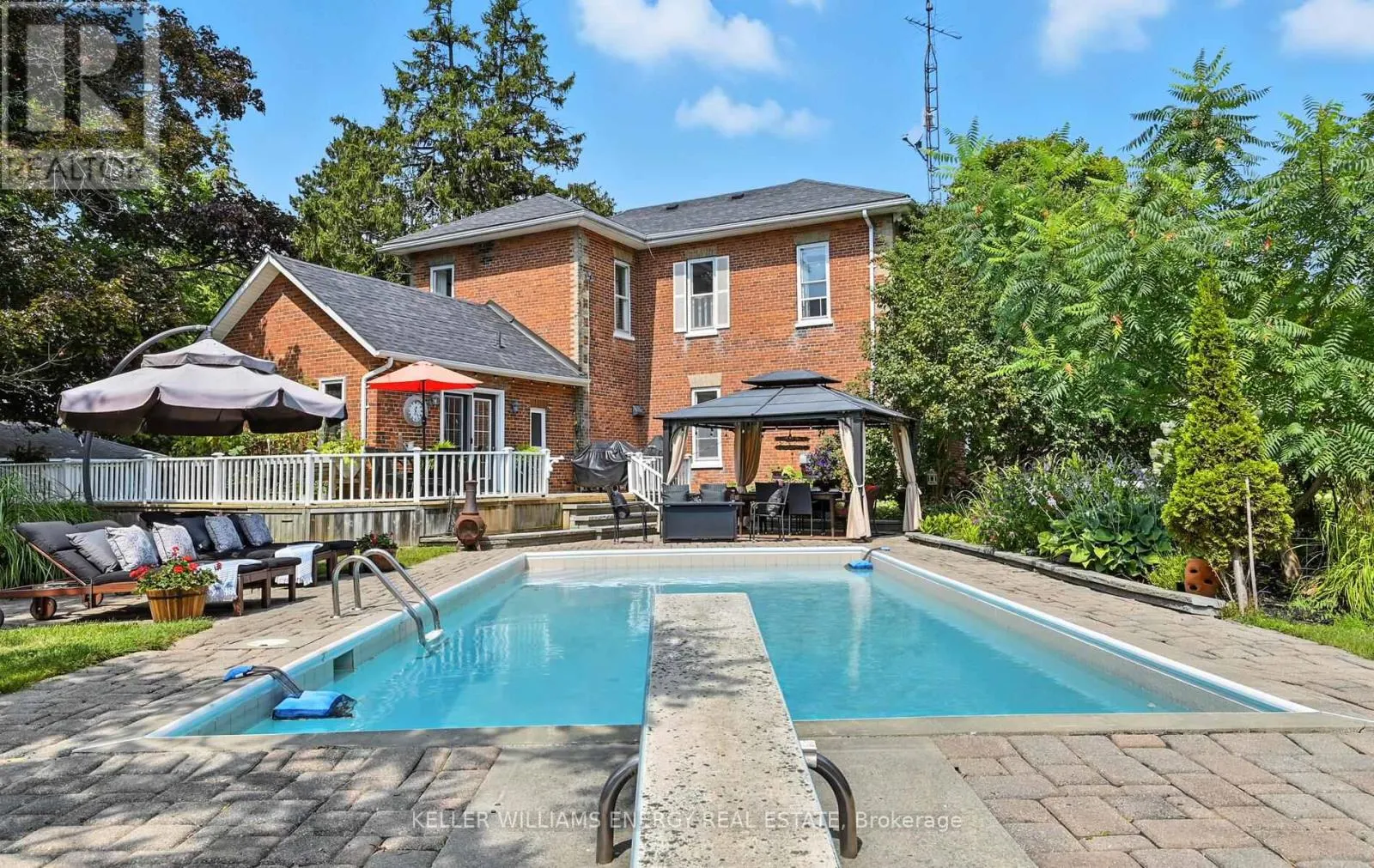 27 COLUMBUS ROAD E
