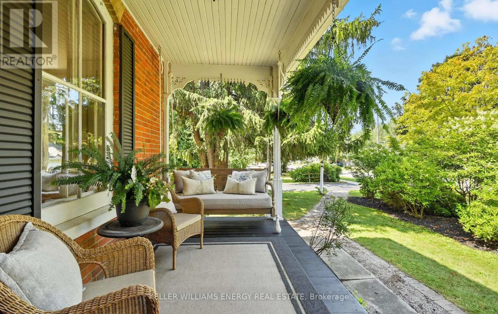 27 COLUMBUS ROAD E