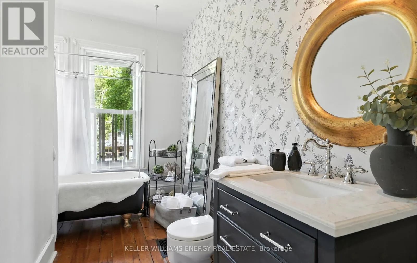 27 COLUMBUS ROAD E