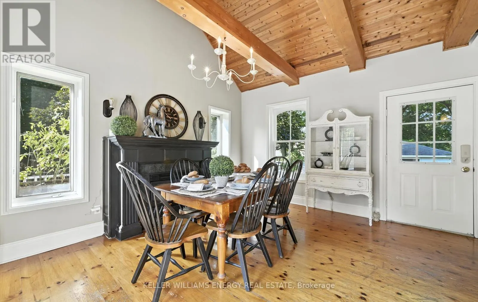 27 COLUMBUS ROAD E