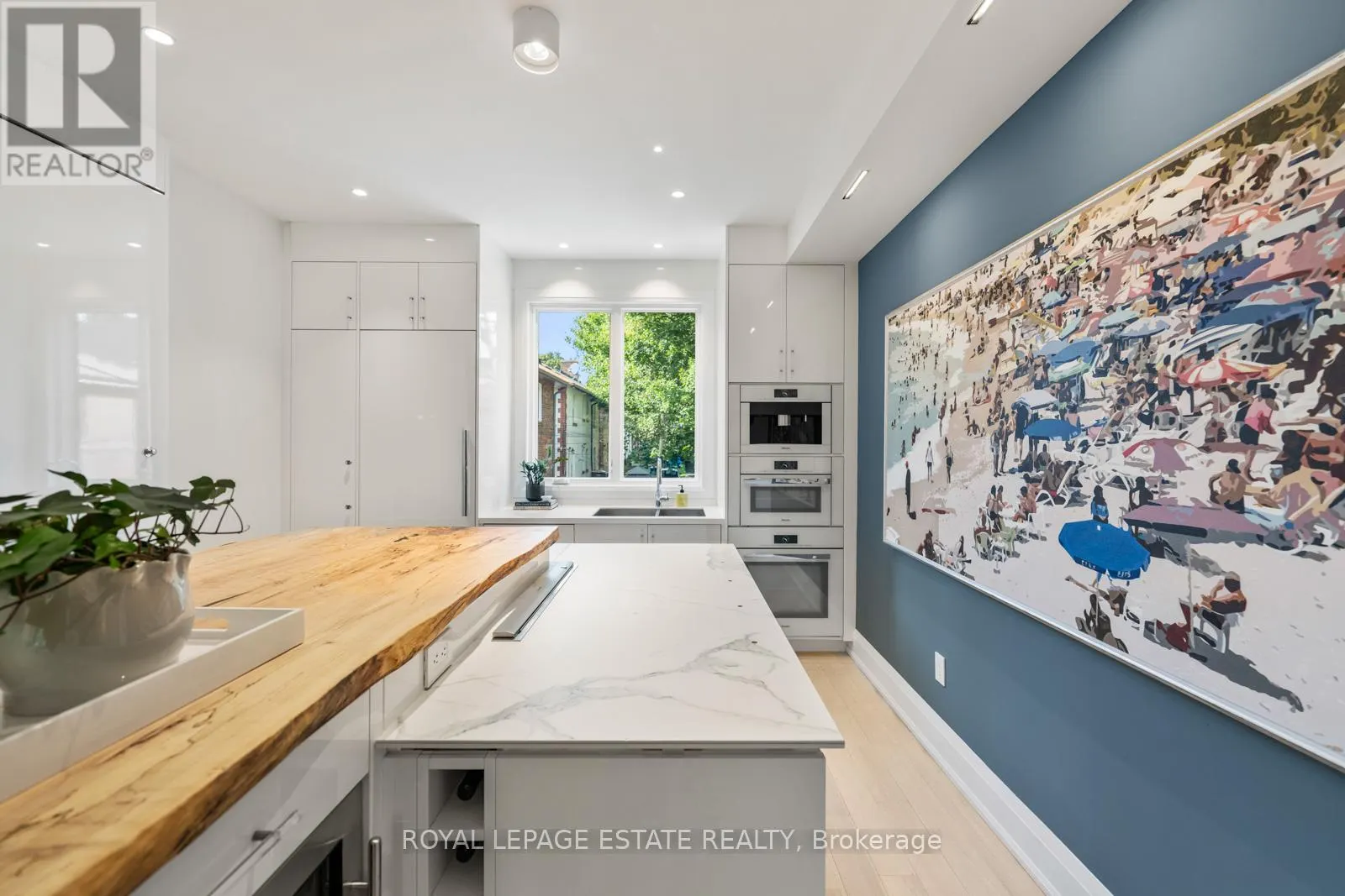 62 HUBBARD BOULEVARD