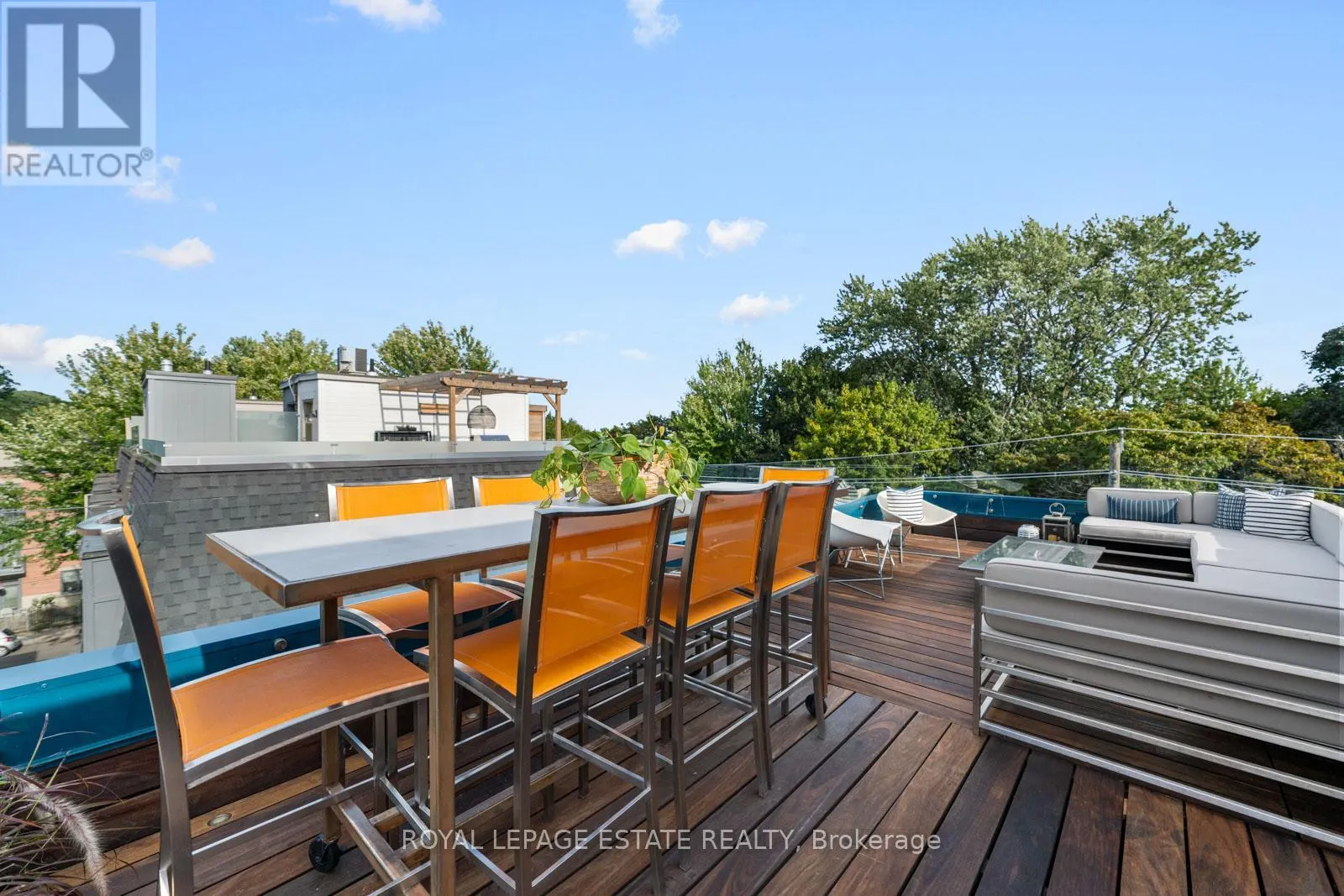 62 HUBBARD BOULEVARD