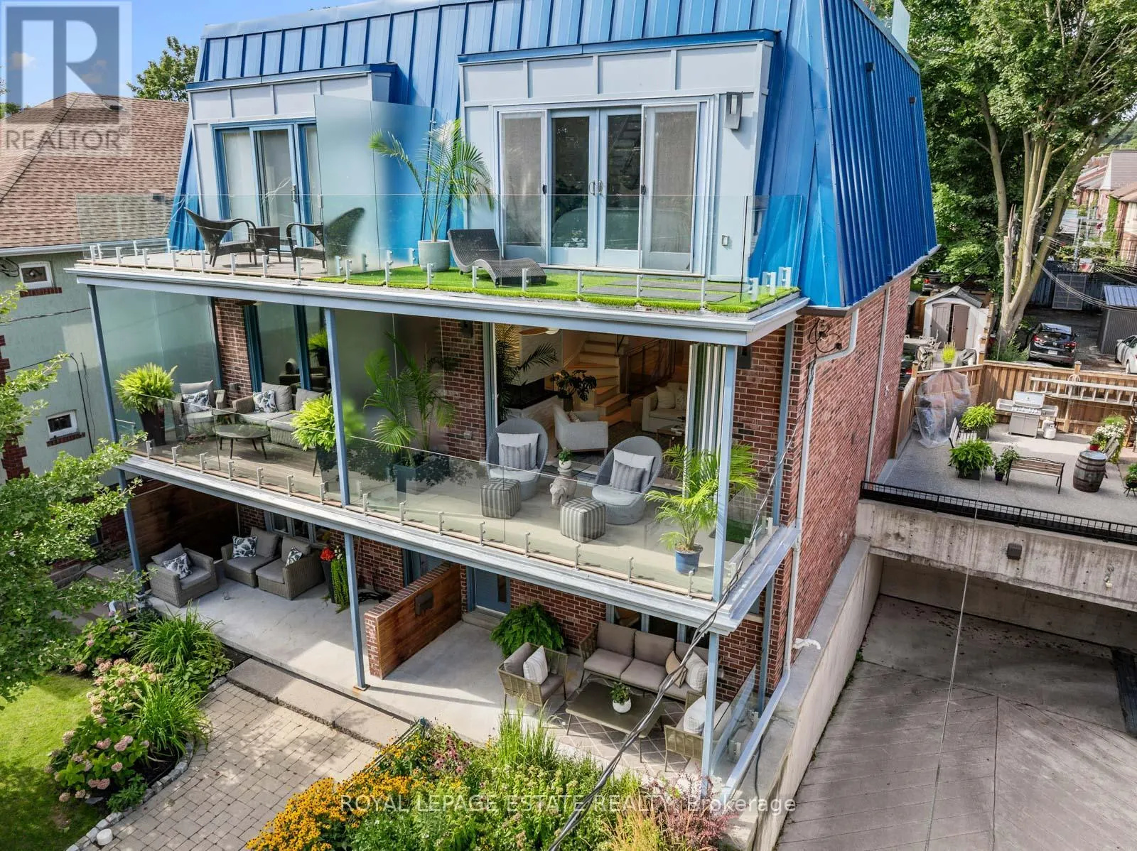 62 HUBBARD BOULEVARD