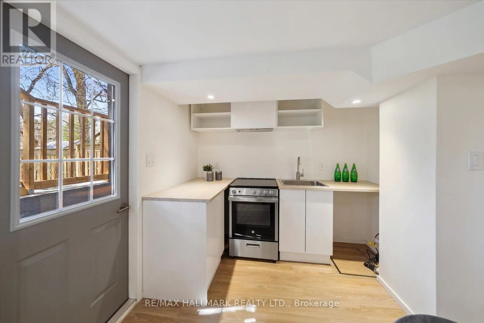 7 IVY AVENUE