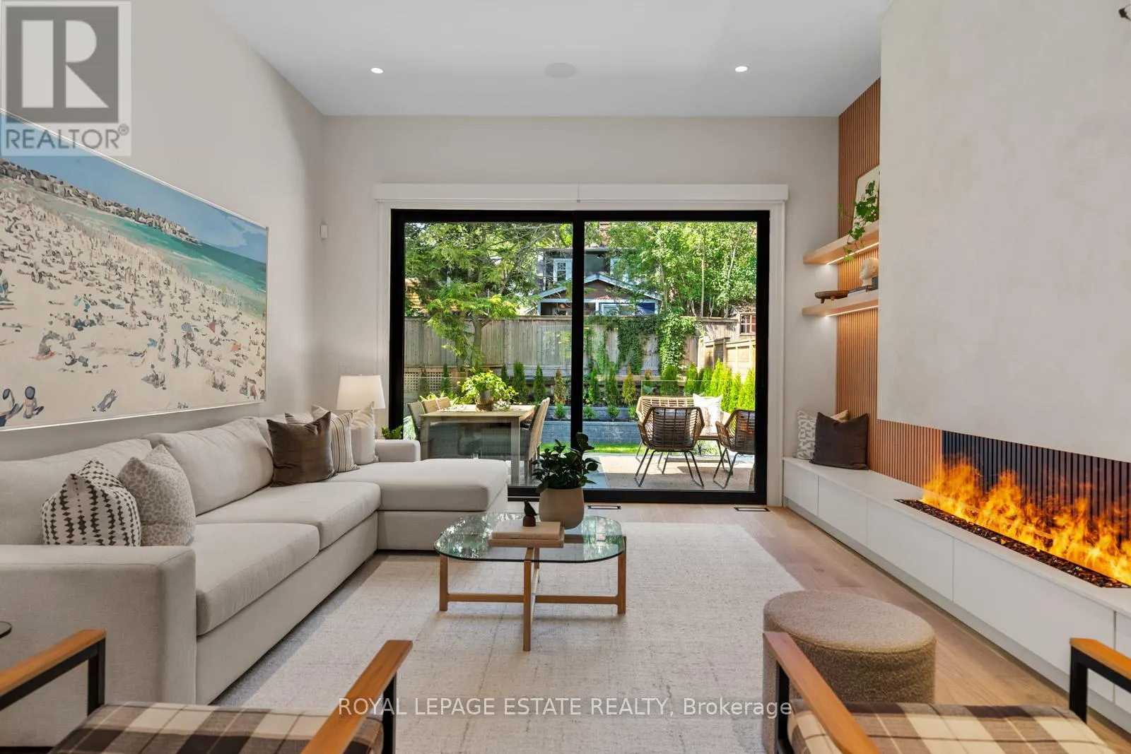 21 GLEN DAVIS CRESCENT