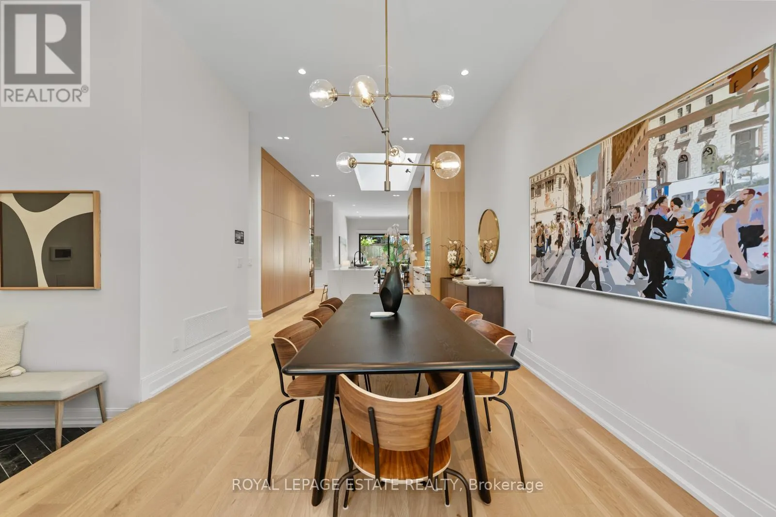 21 GLEN DAVIS CRESCENT