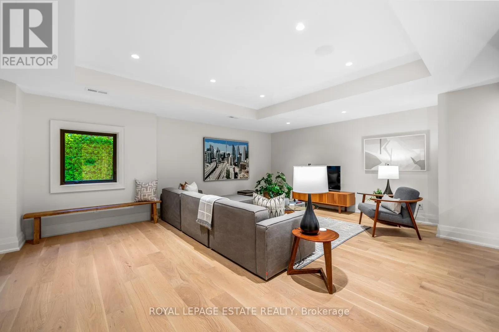 21 GLEN DAVIS CRESCENT