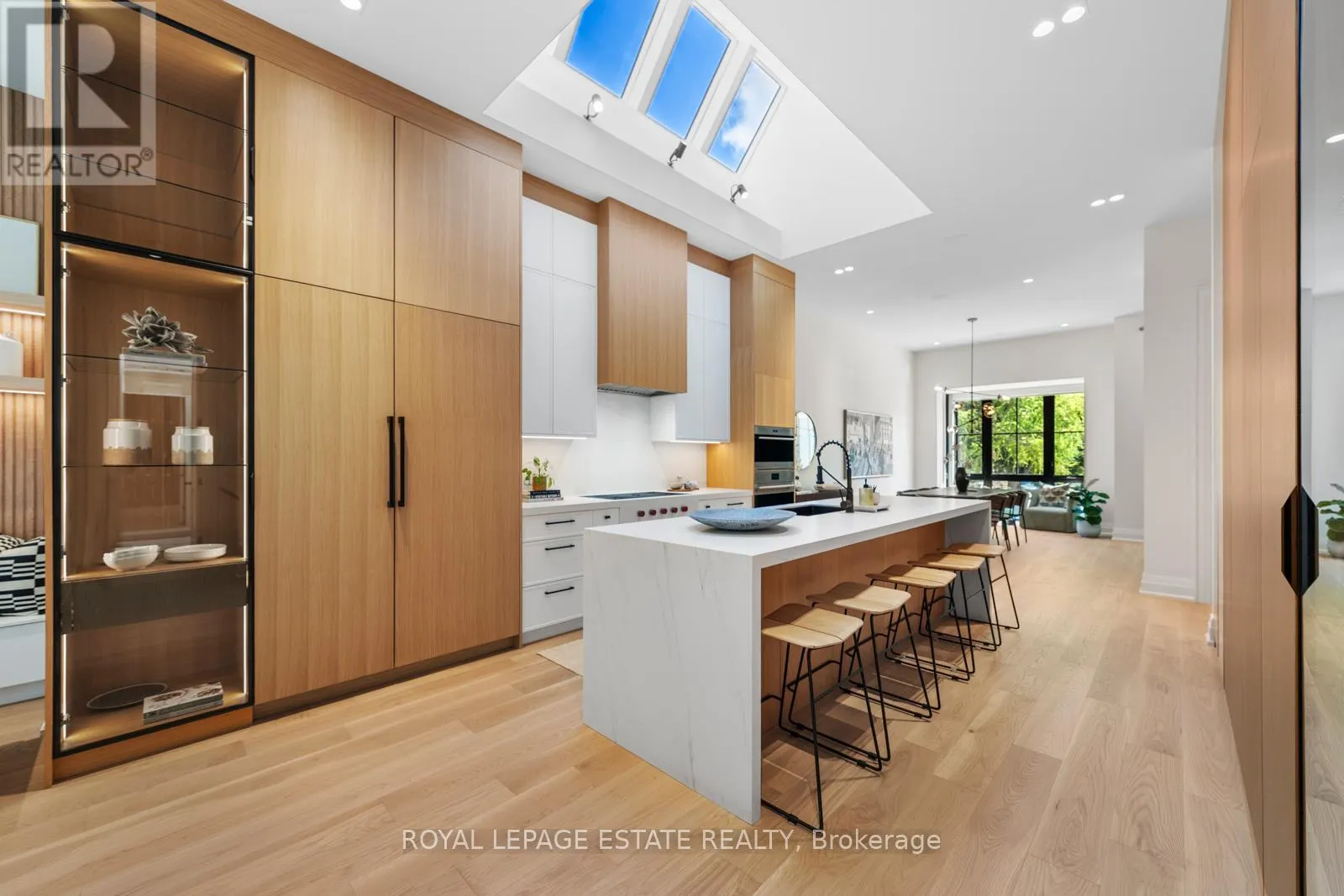 21 GLEN DAVIS CRESCENT