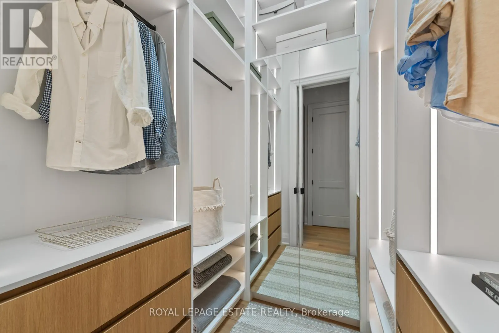 21 GLEN DAVIS CRESCENT