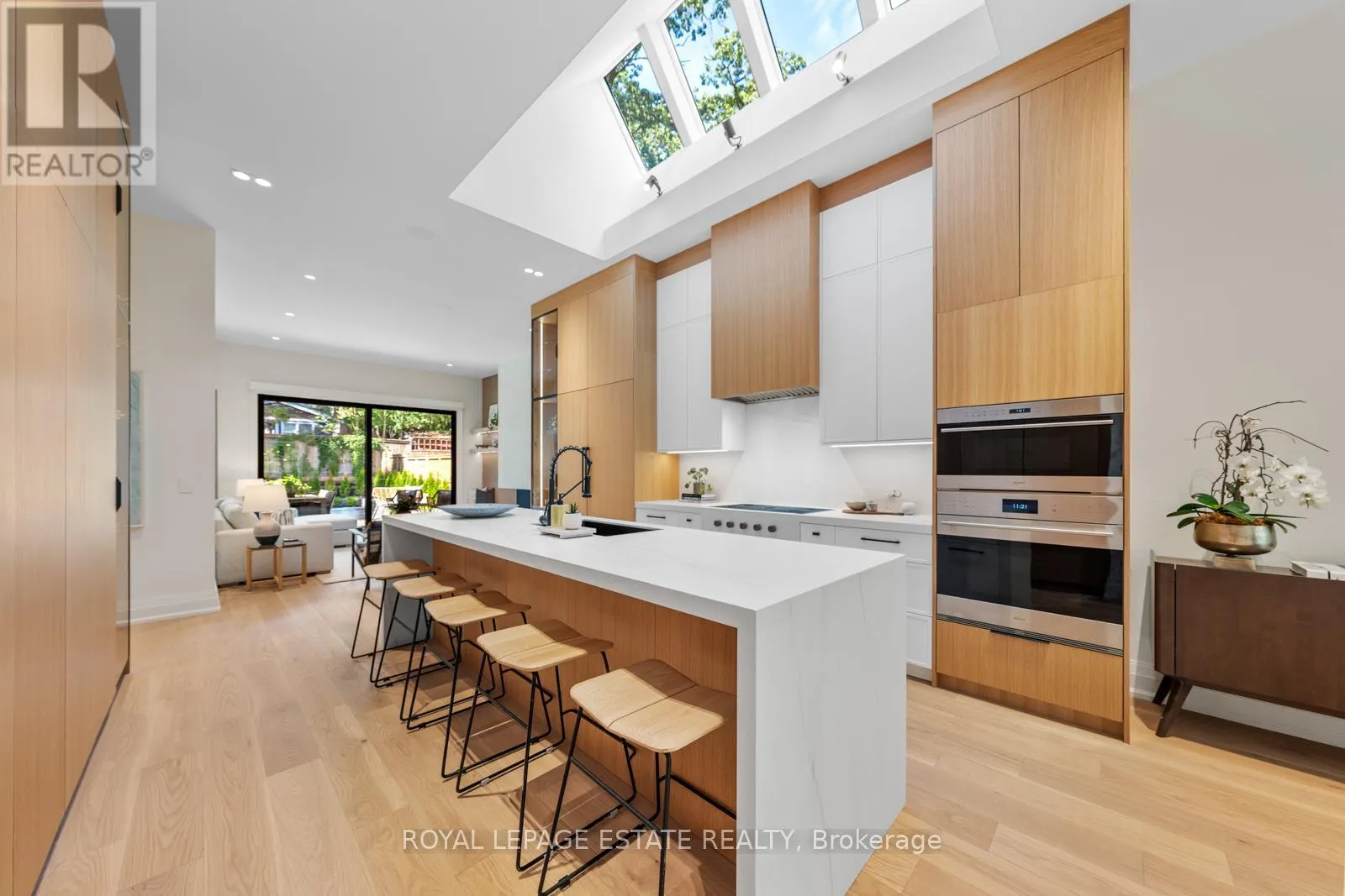 21 GLEN DAVIS CRESCENT