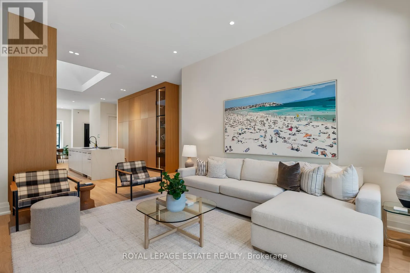 21 GLEN DAVIS CRESCENT