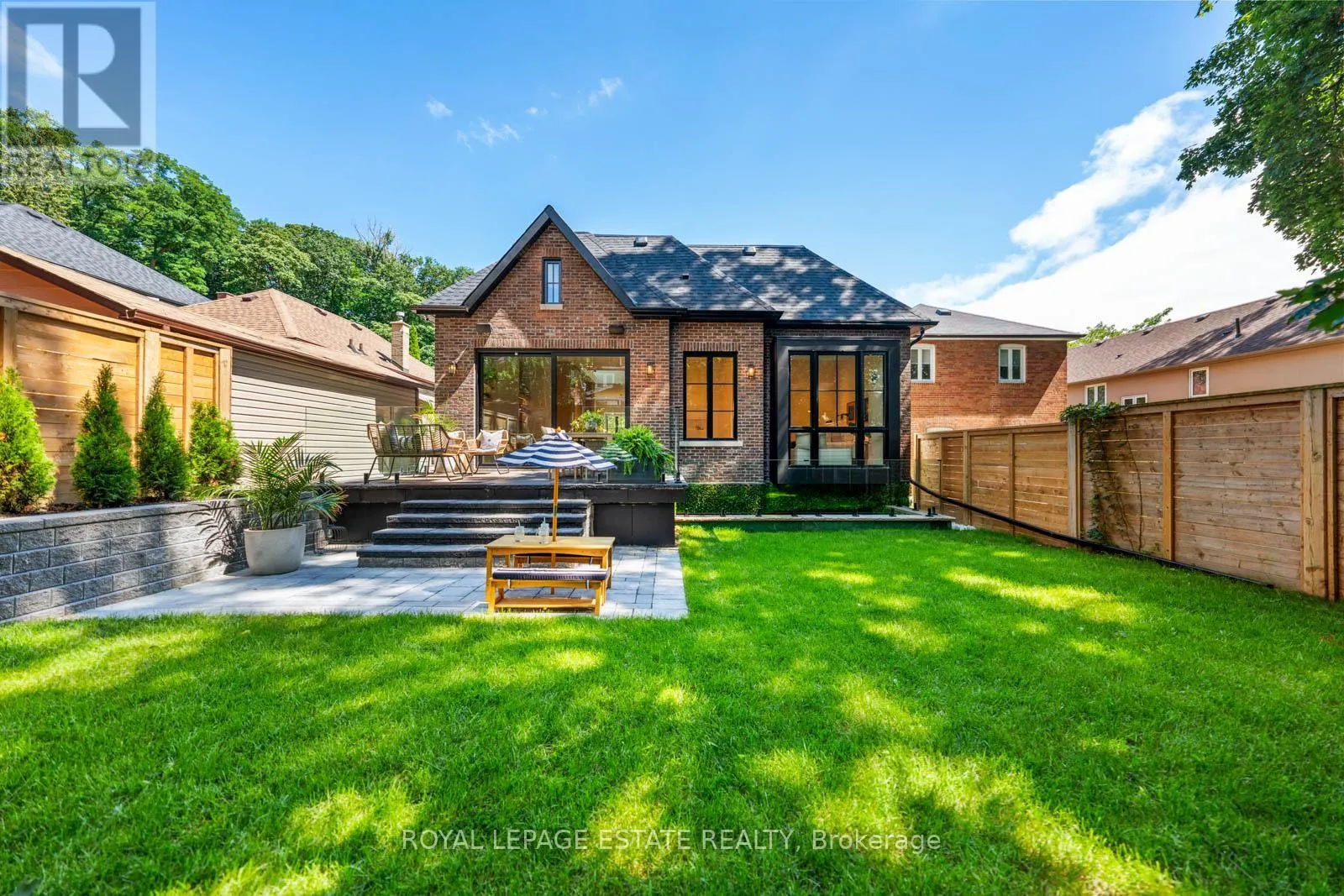 21 GLEN DAVIS CRESCENT