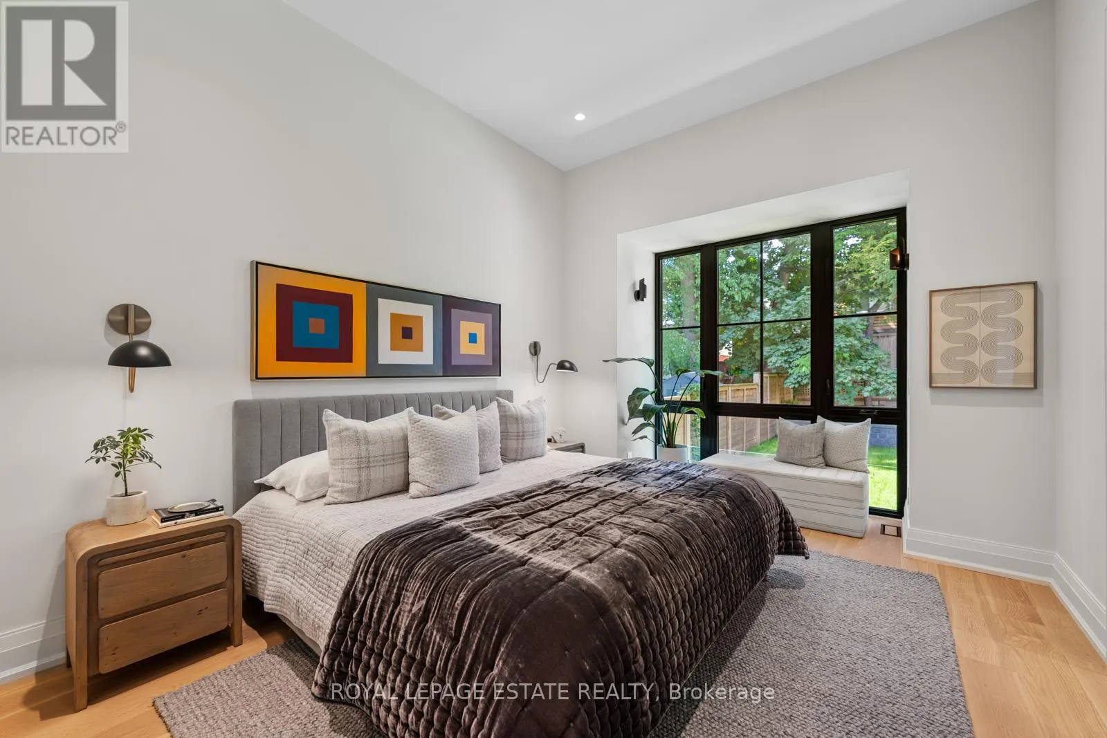21 GLEN DAVIS CRESCENT