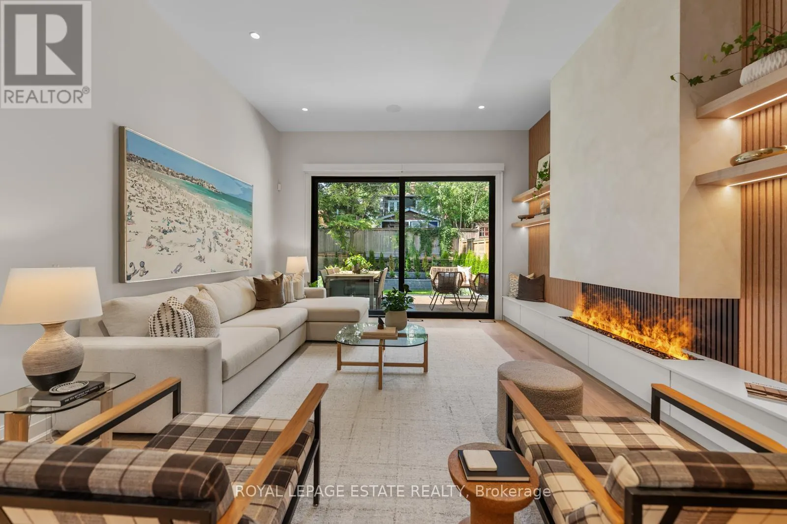 21 GLEN DAVIS CRESCENT