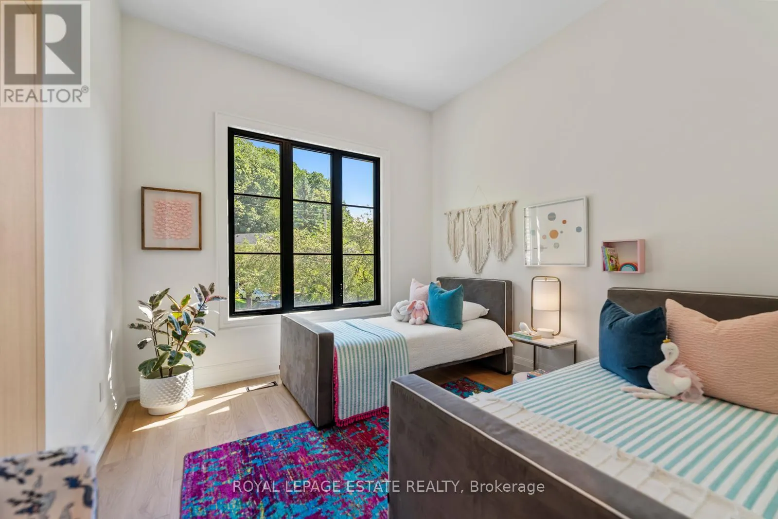 21 GLEN DAVIS CRESCENT