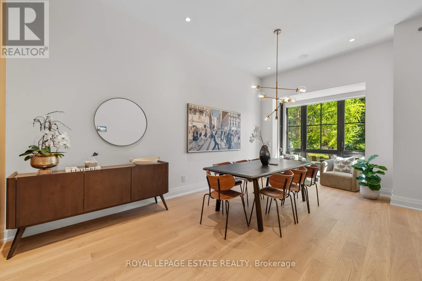 21 GLEN DAVIS CRESCENT