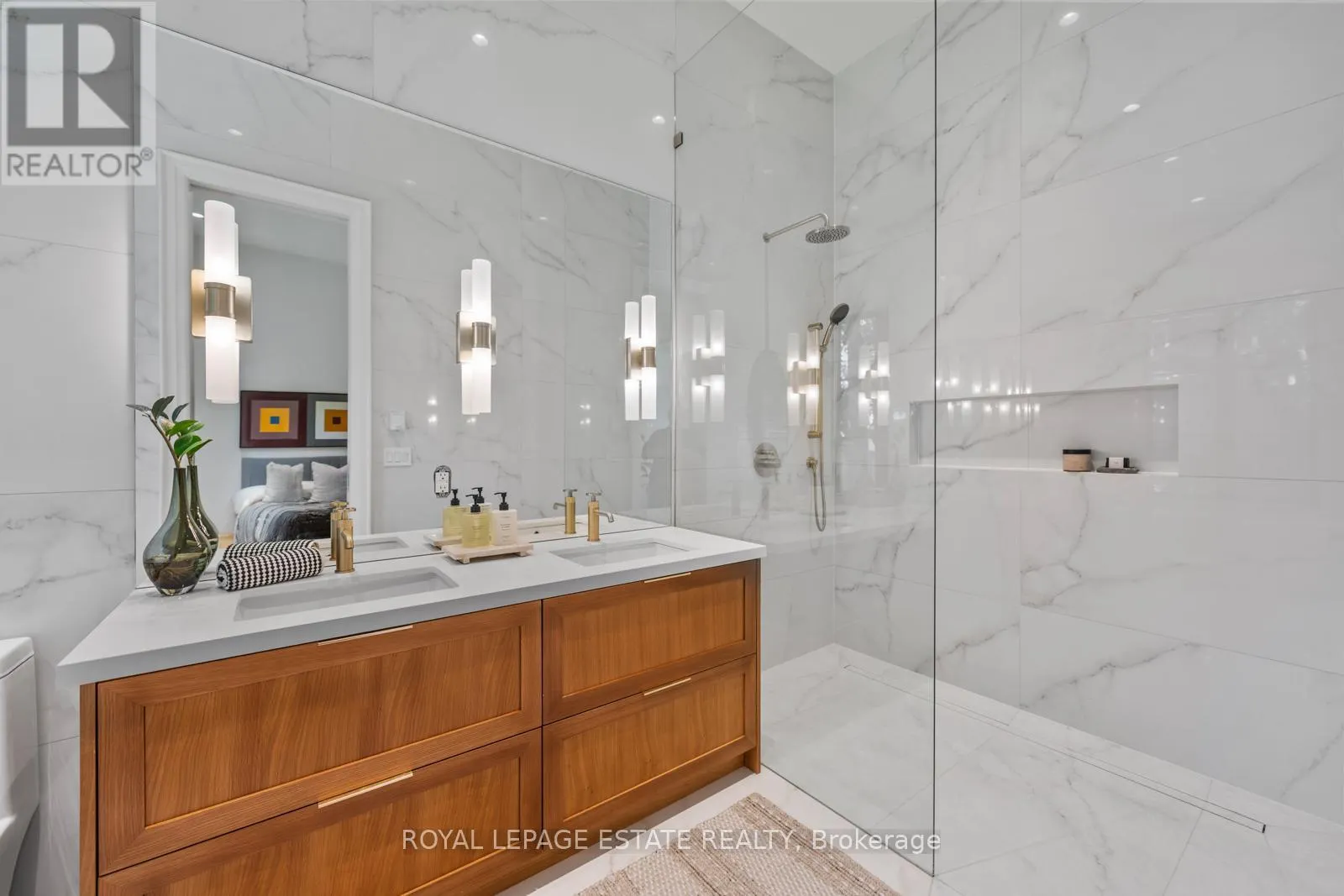 21 GLEN DAVIS CRESCENT