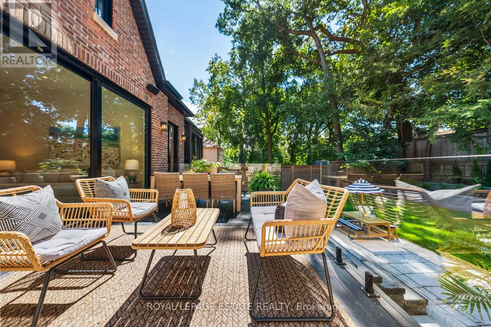 21 GLEN DAVIS CRESCENT