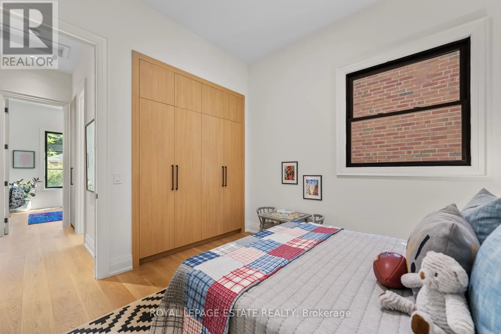 21 GLEN DAVIS CRESCENT