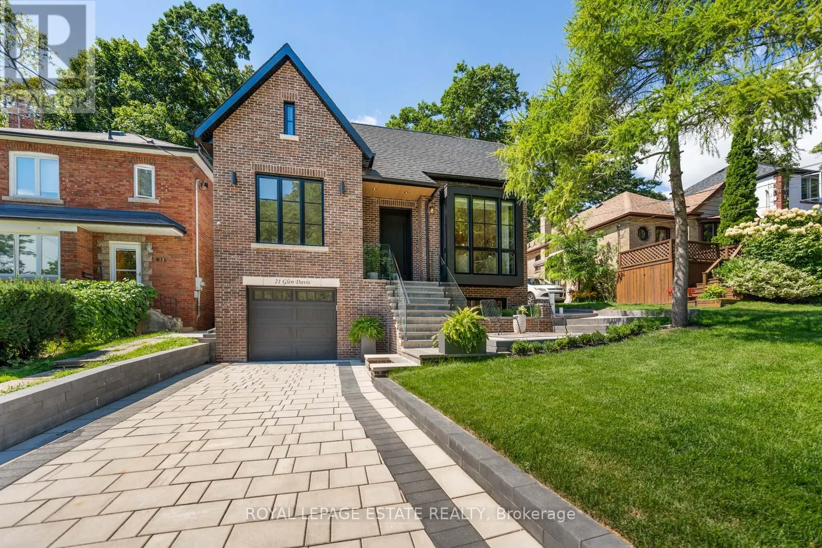 21 GLEN DAVIS CRESCENT