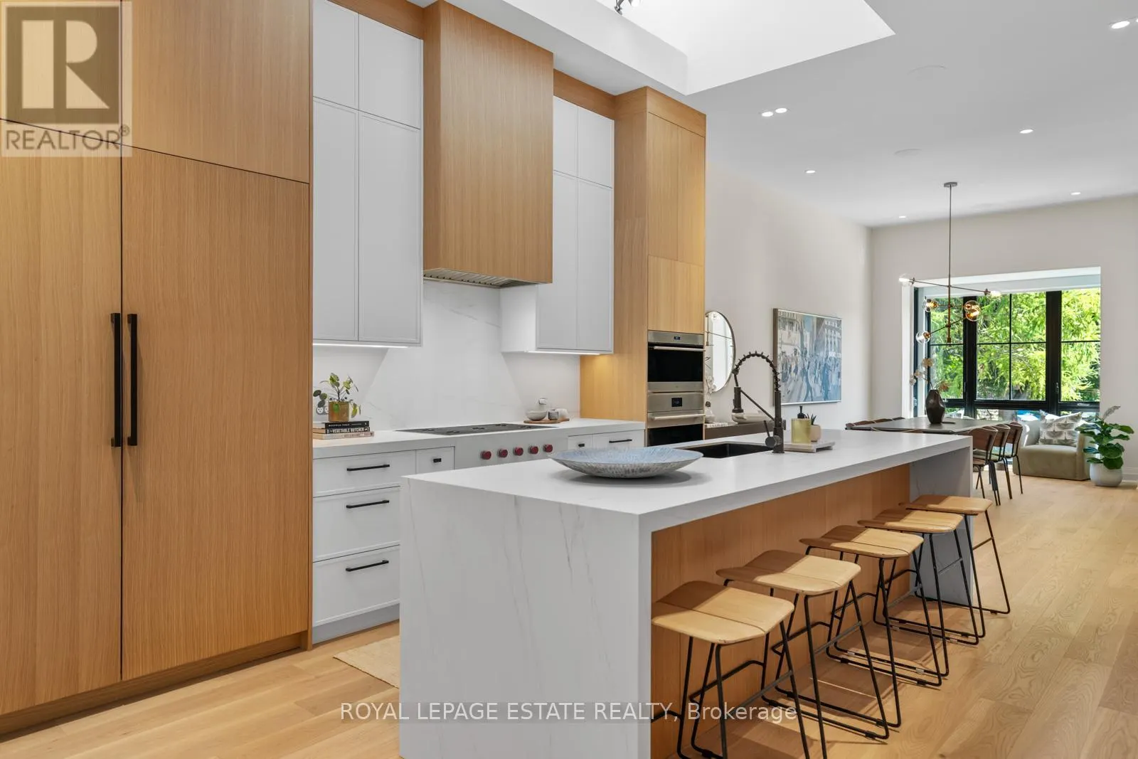 21 GLEN DAVIS CRESCENT