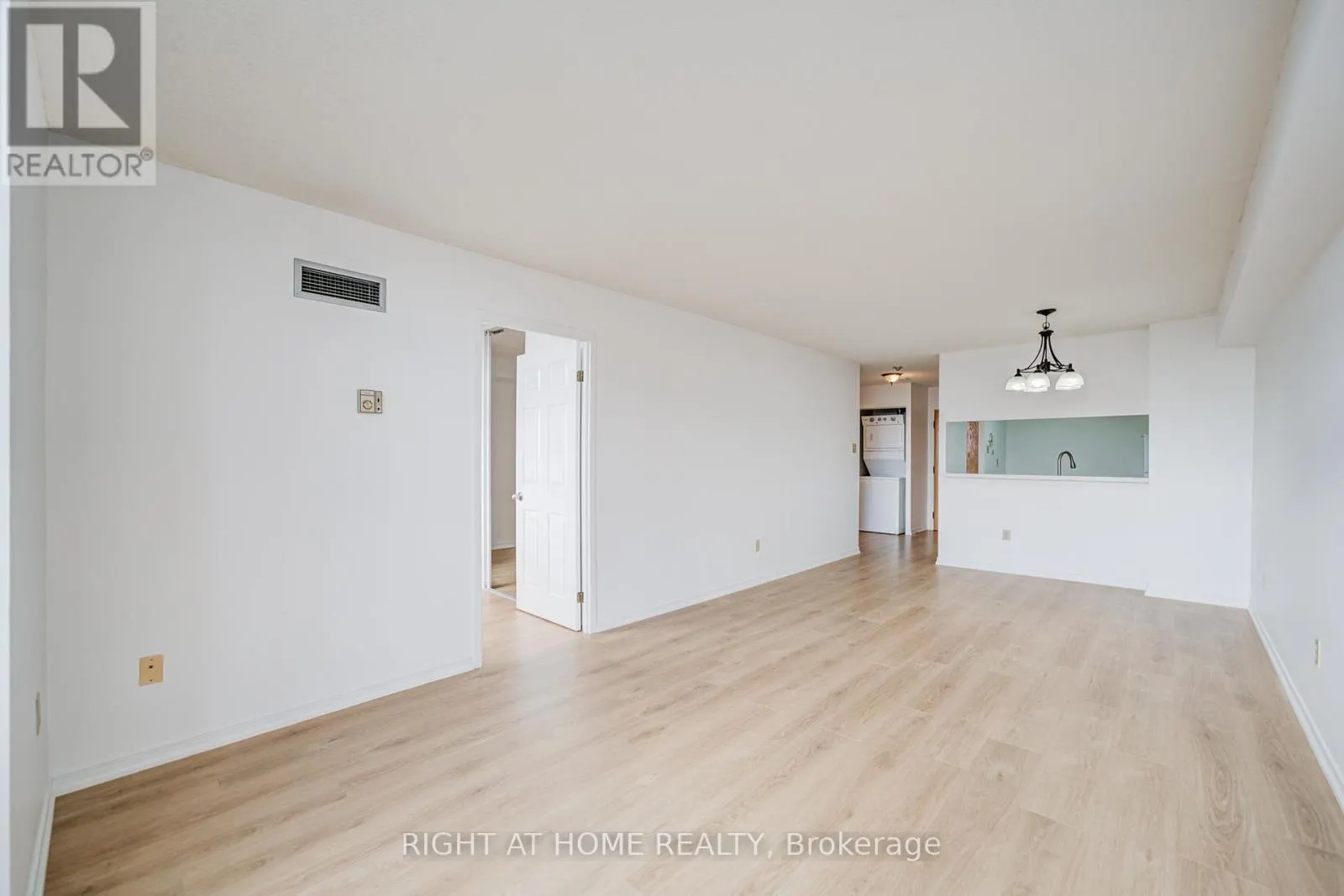 1501 - 88 ALTON TOWERS CIRCLE