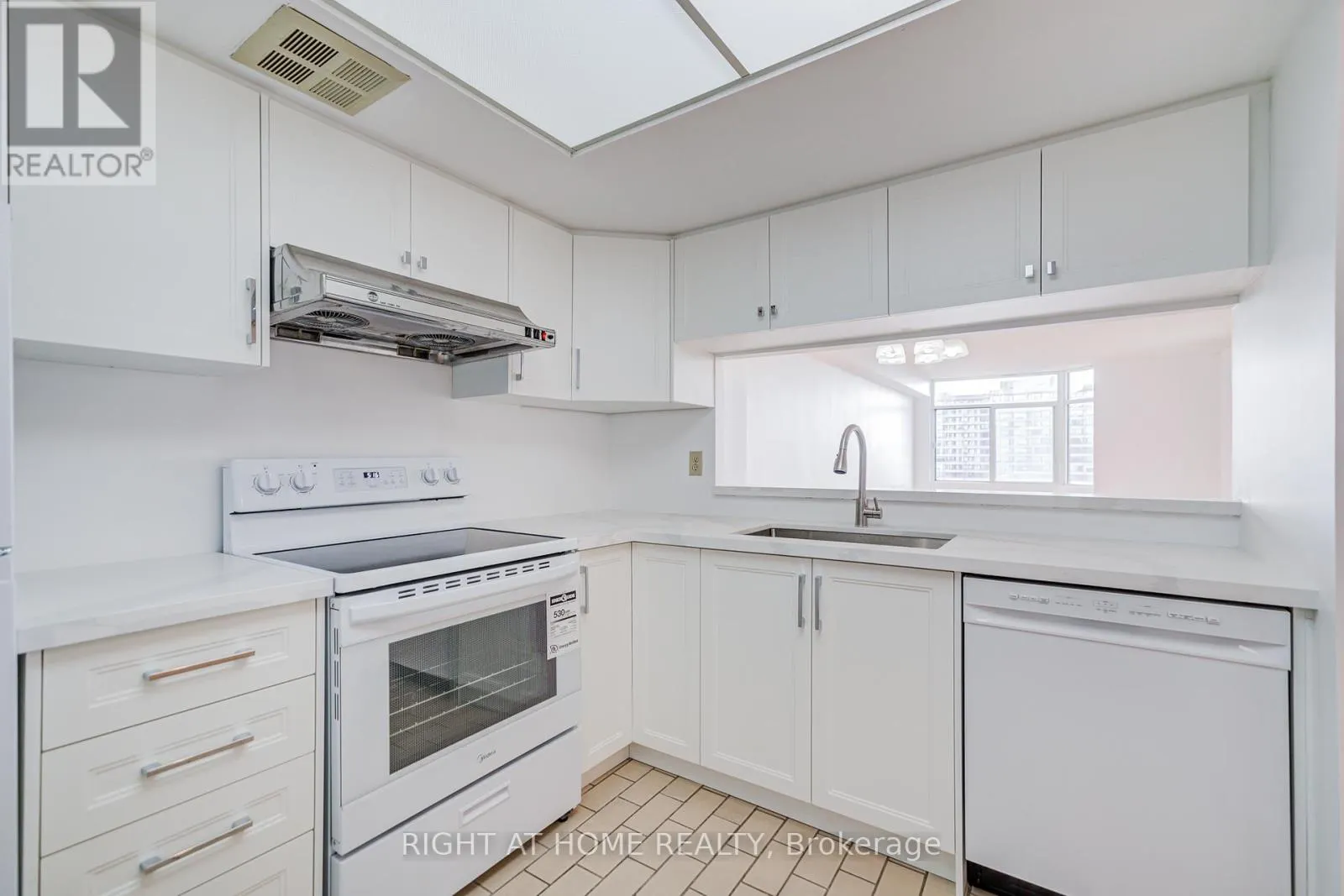 1501 - 88 ALTON TOWERS CIRCLE