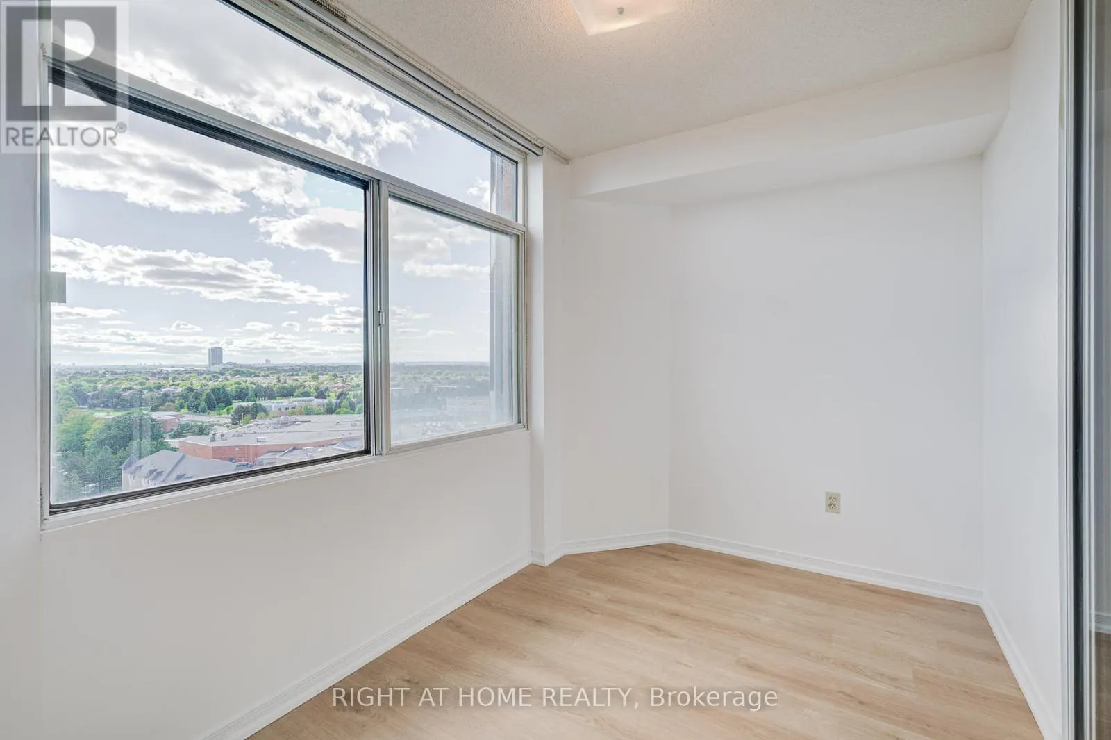 1501 - 88 ALTON TOWERS CIRCLE