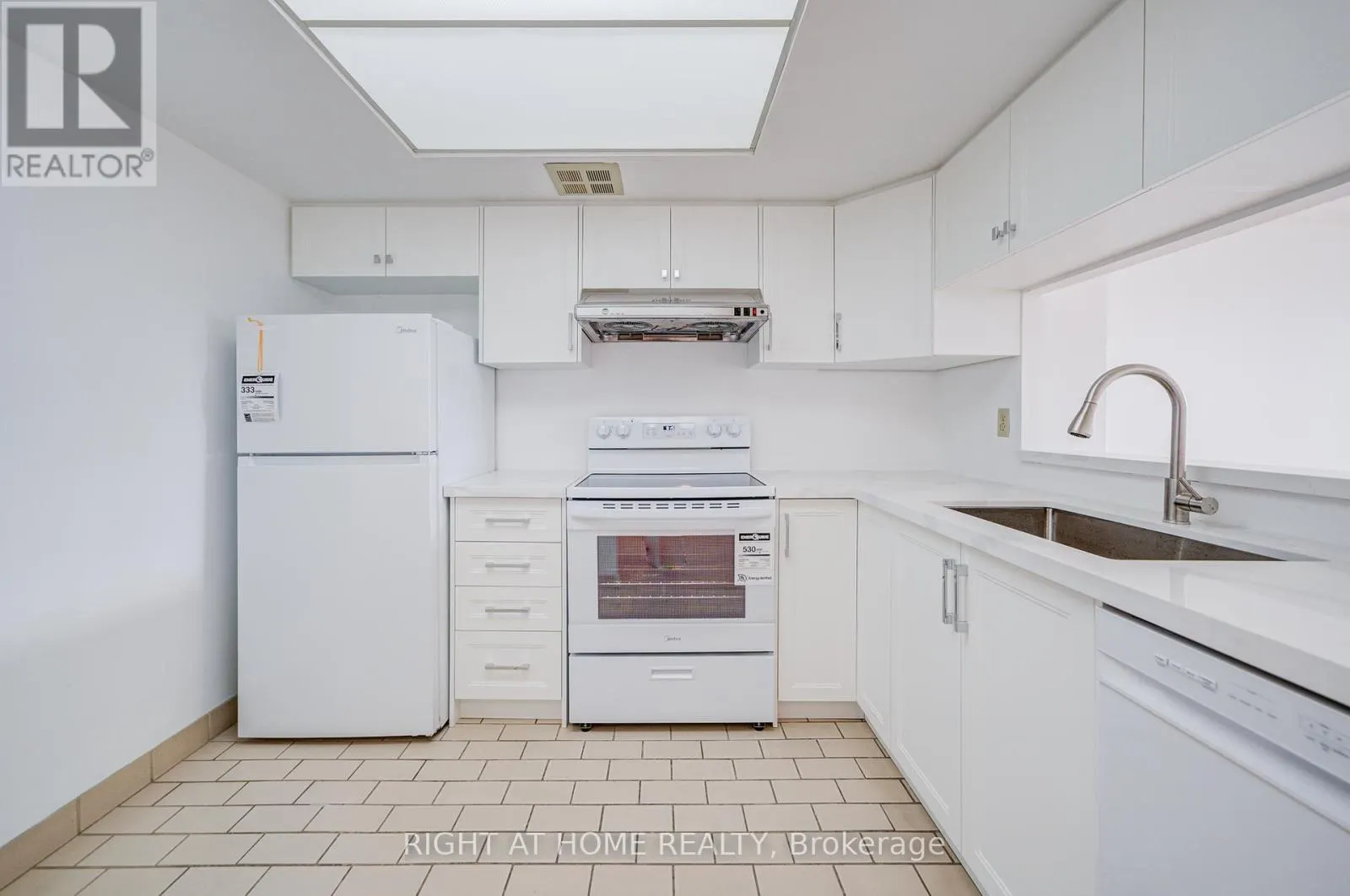 1501 - 88 ALTON TOWERS CIRCLE