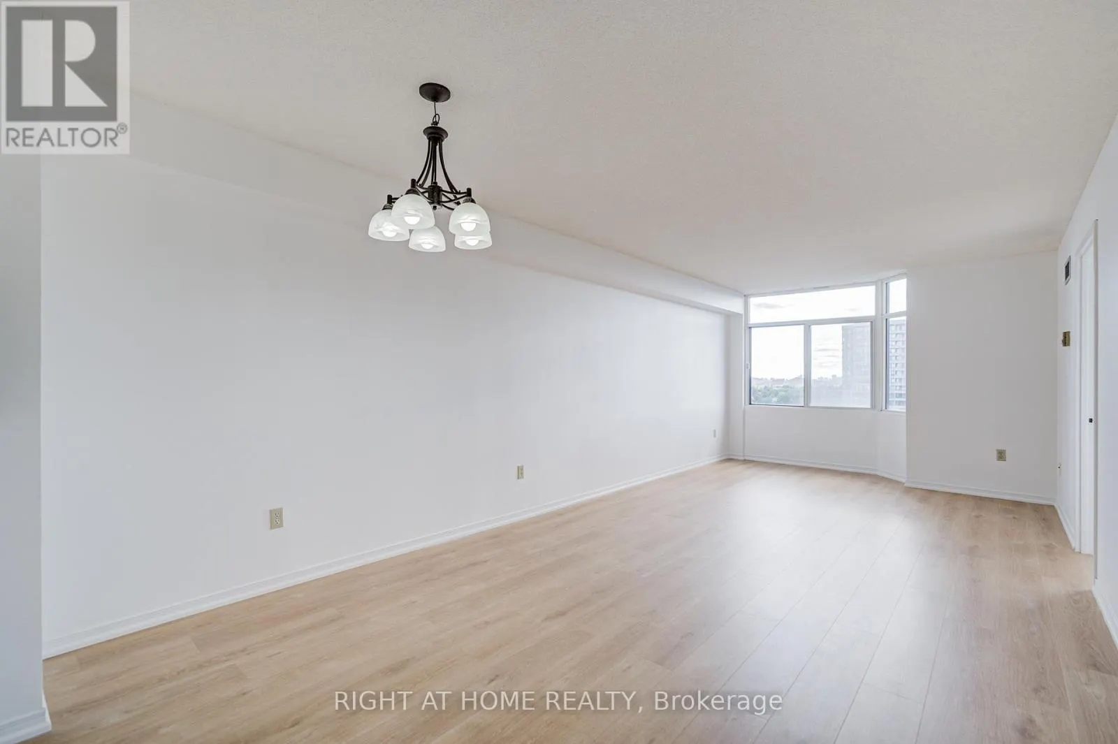 1501 - 88 ALTON TOWERS CIRCLE