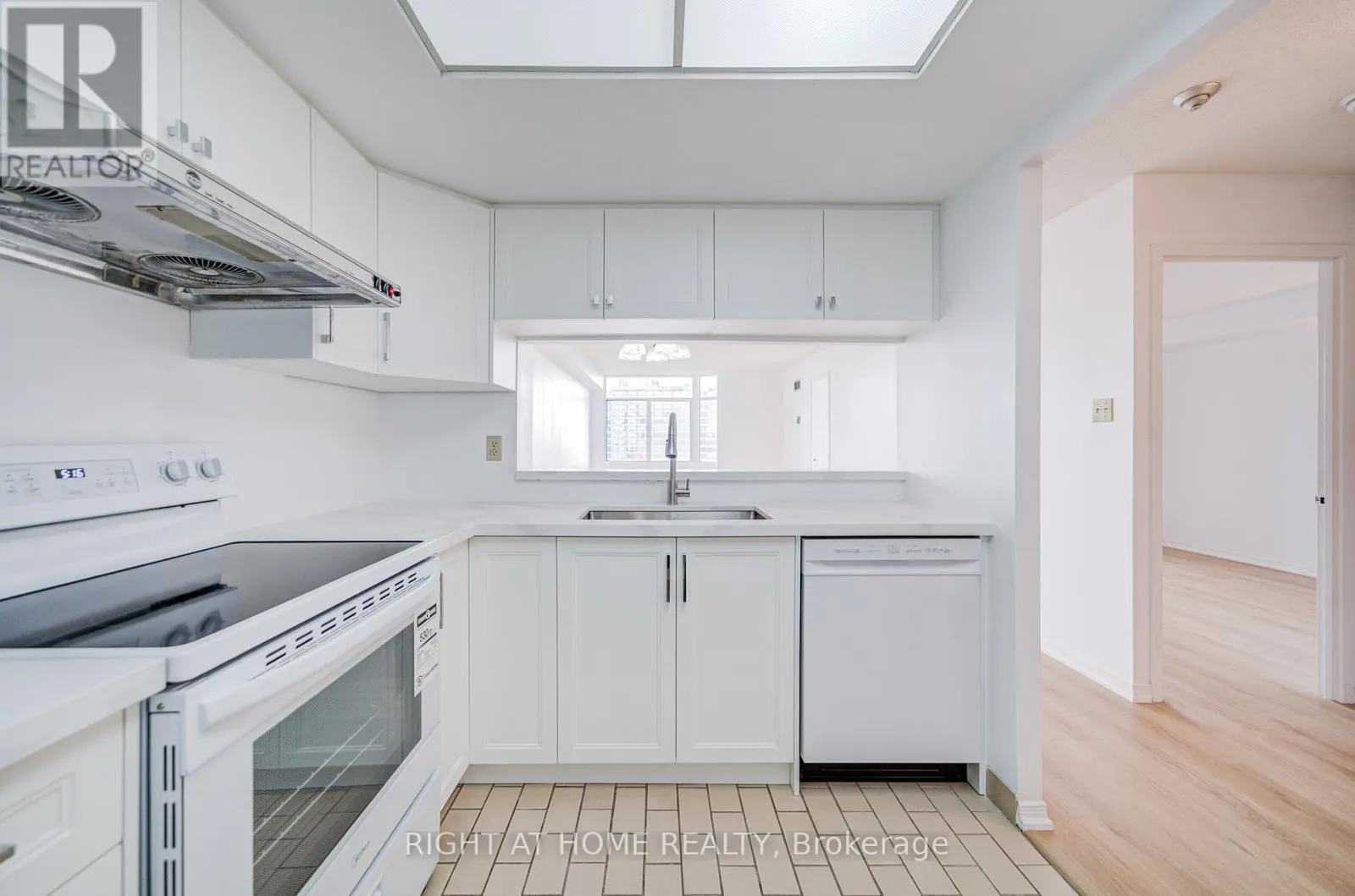 1501 - 88 ALTON TOWERS CIRCLE