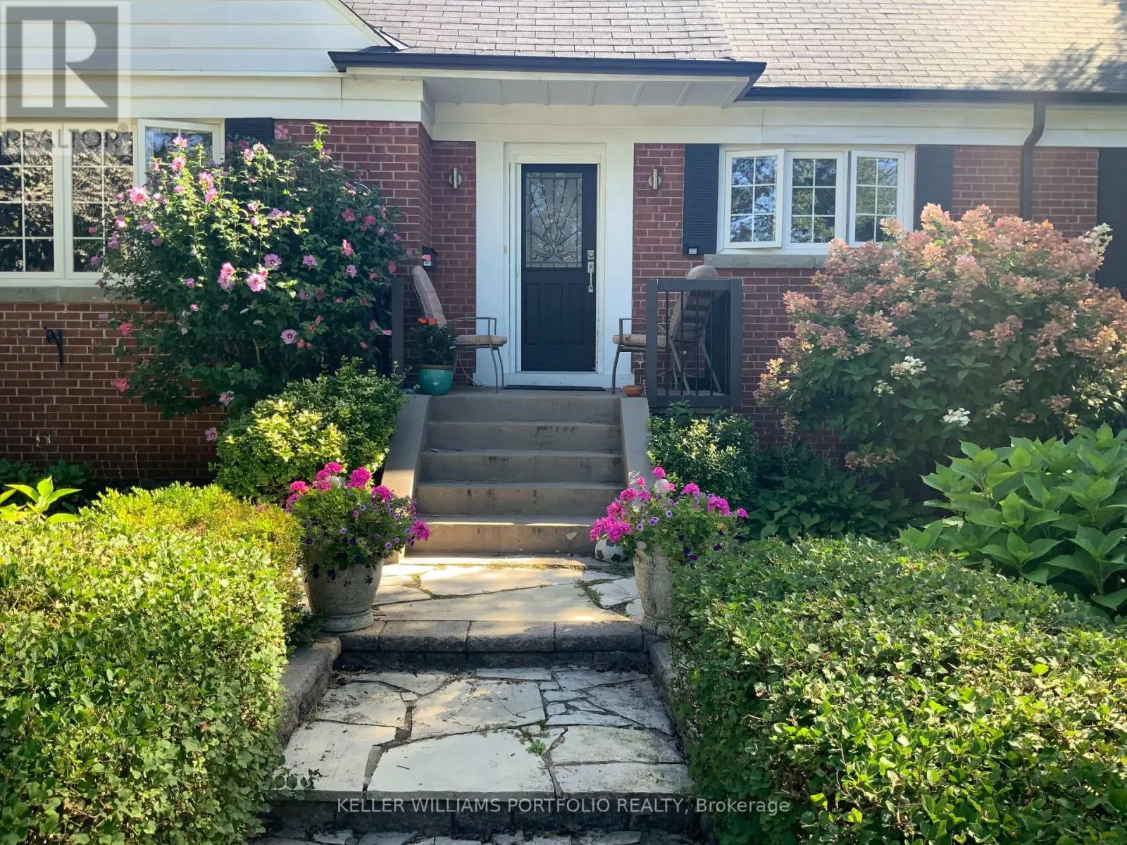 27 WOOD GLEN ROAD
