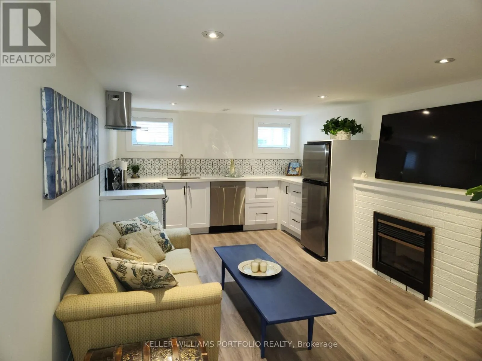 27 WOOD GLEN ROAD