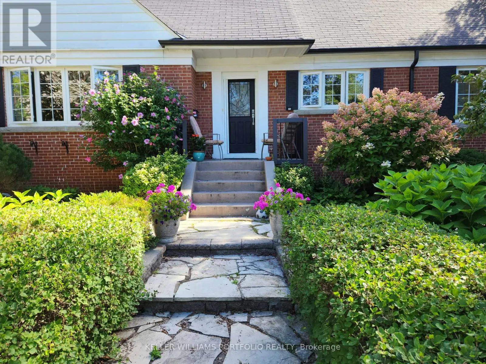 27 WOOD GLEN ROAD