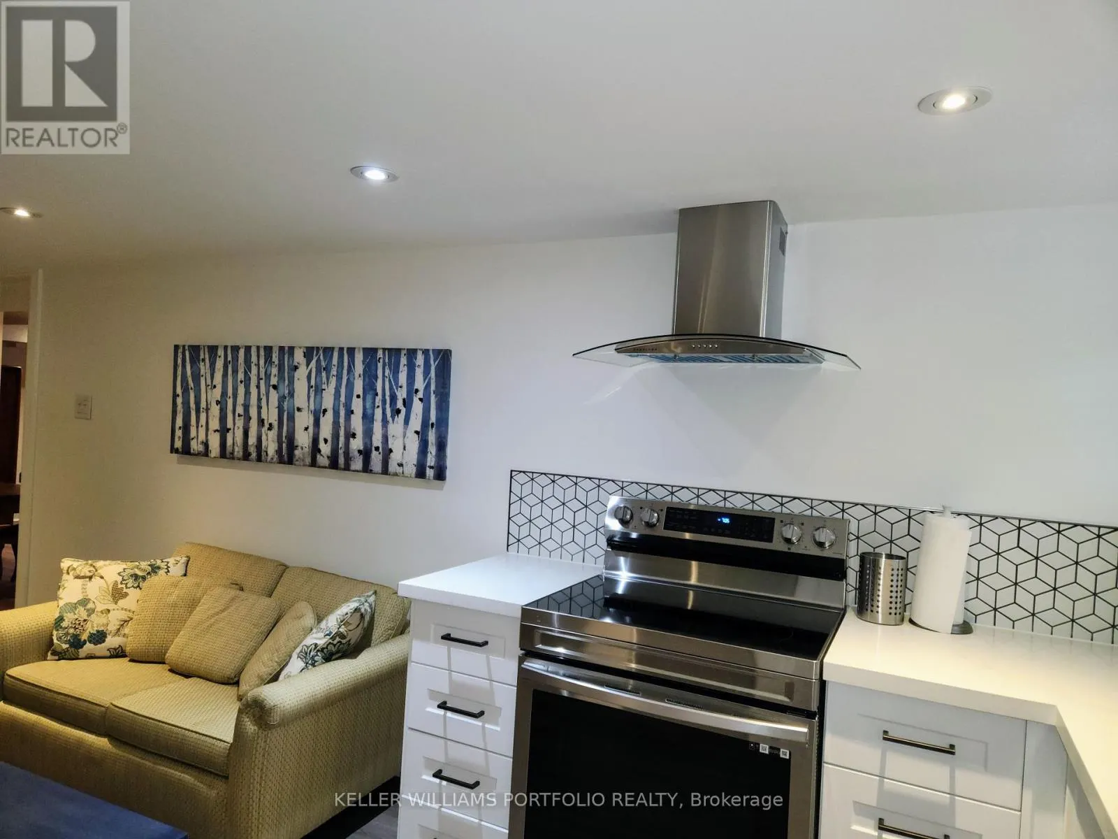 27 WOOD GLEN ROAD