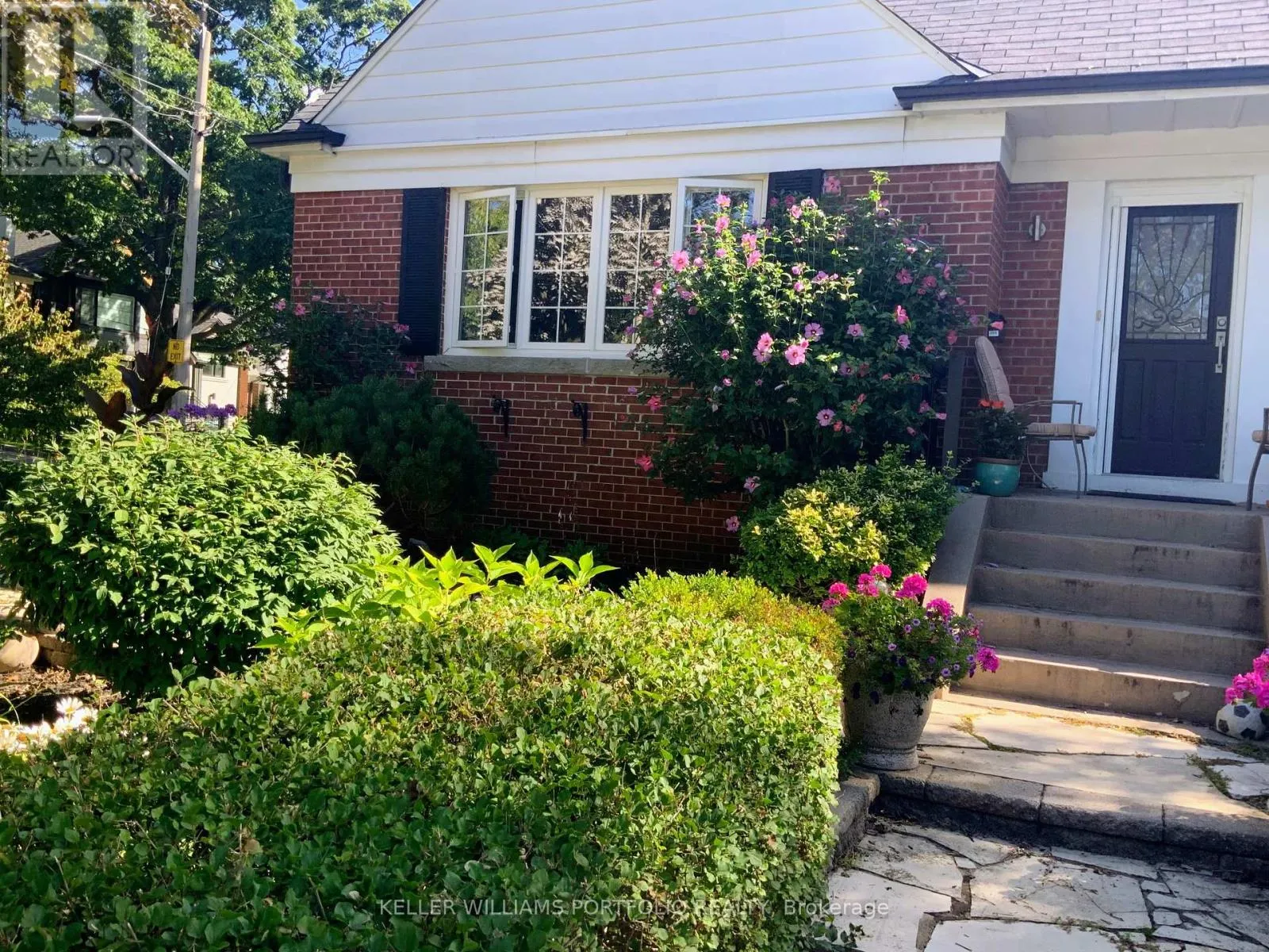 27 WOOD GLEN ROAD