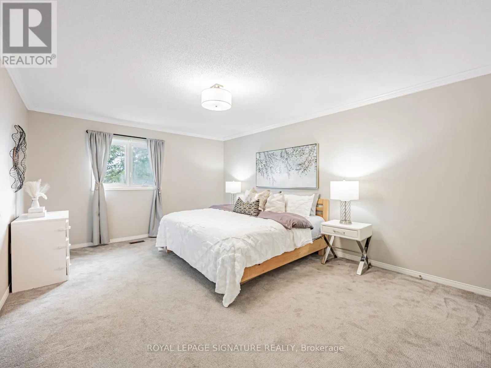 7 KNOX CRESCENT