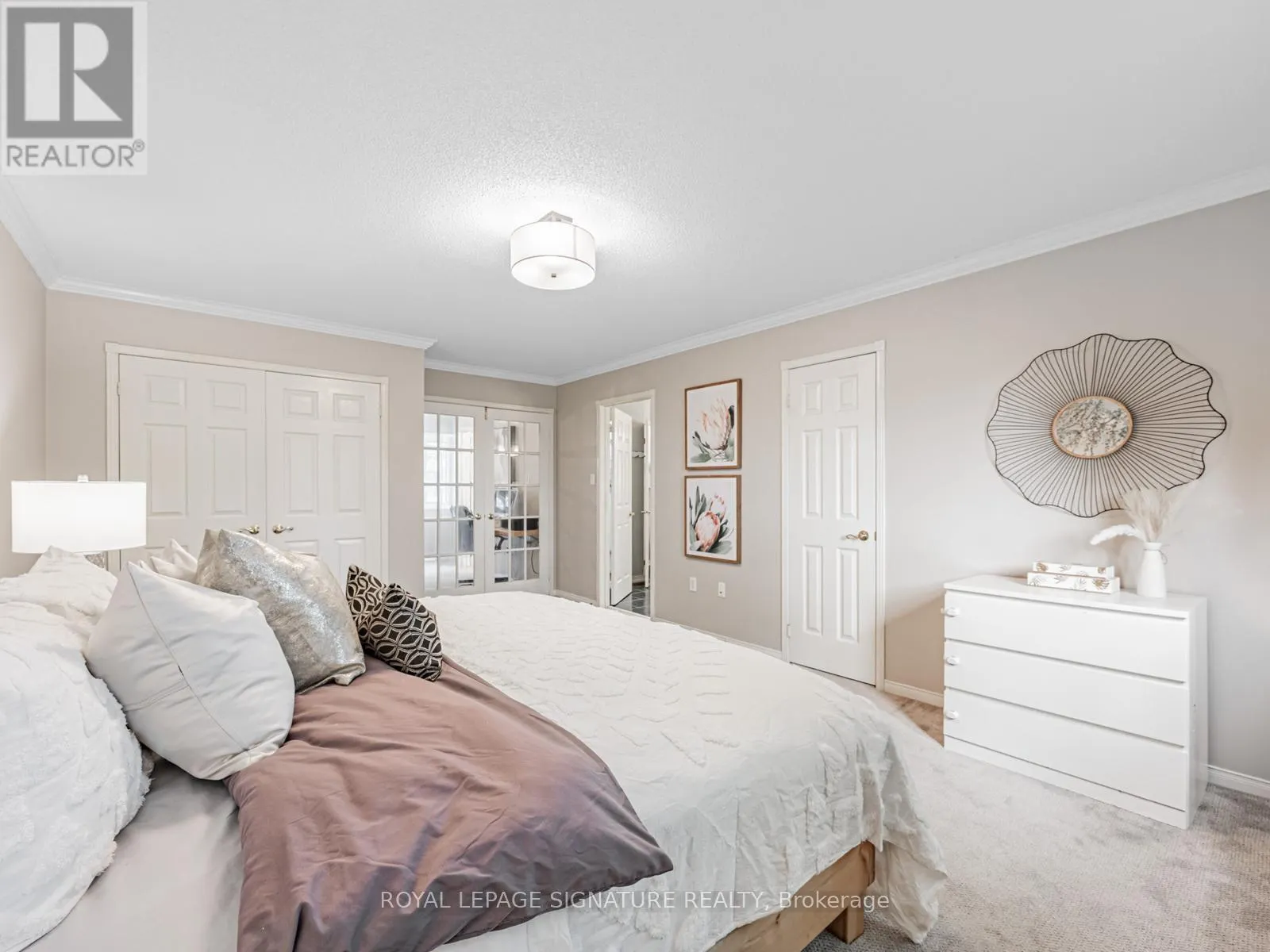 7 KNOX CRESCENT