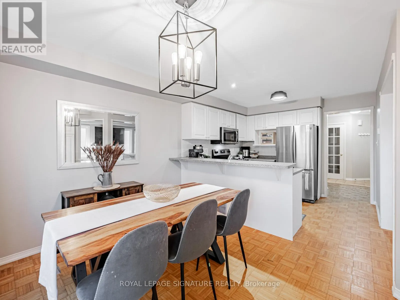 7 KNOX CRESCENT