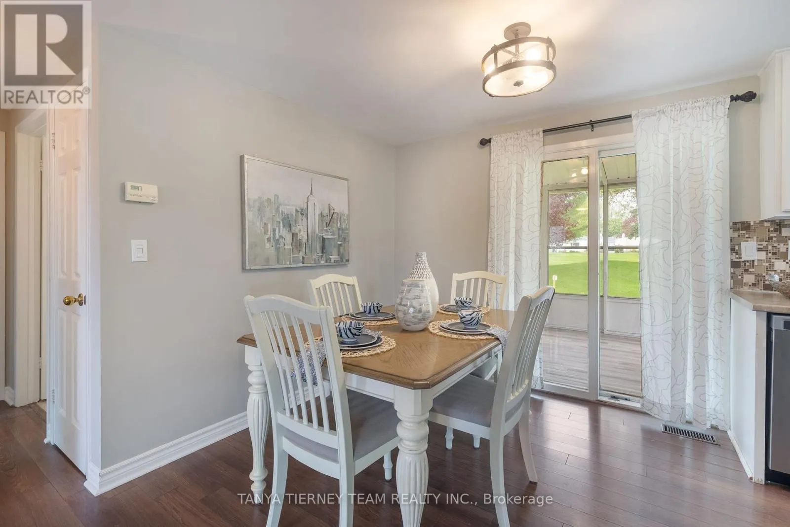 18 THE COVE ROAD