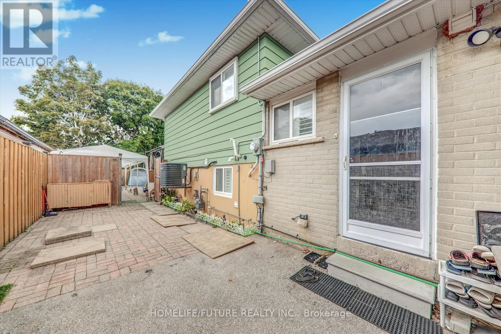 18 HUTCHERSON SQUARE