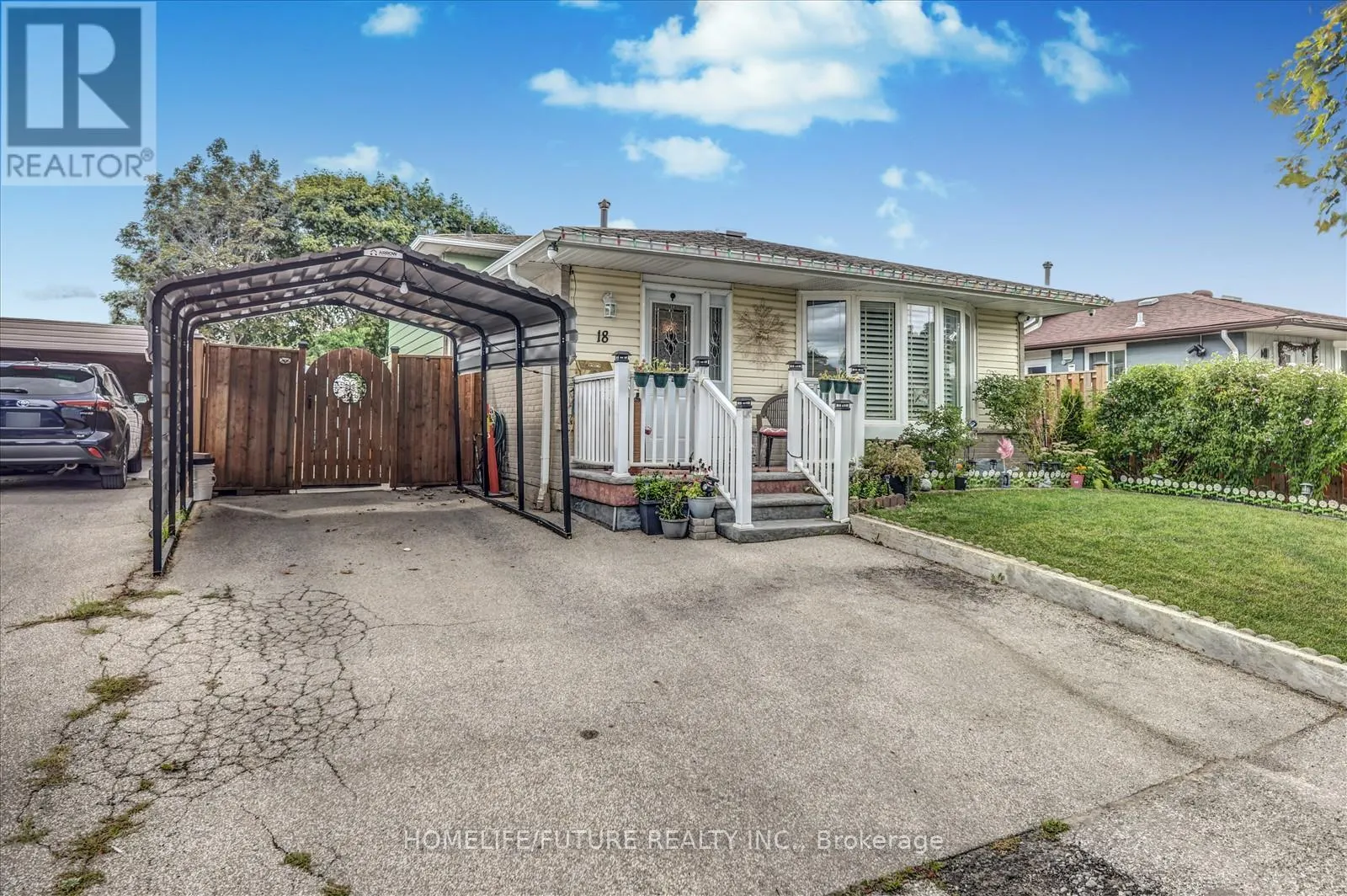 18 HUTCHERSON SQUARE