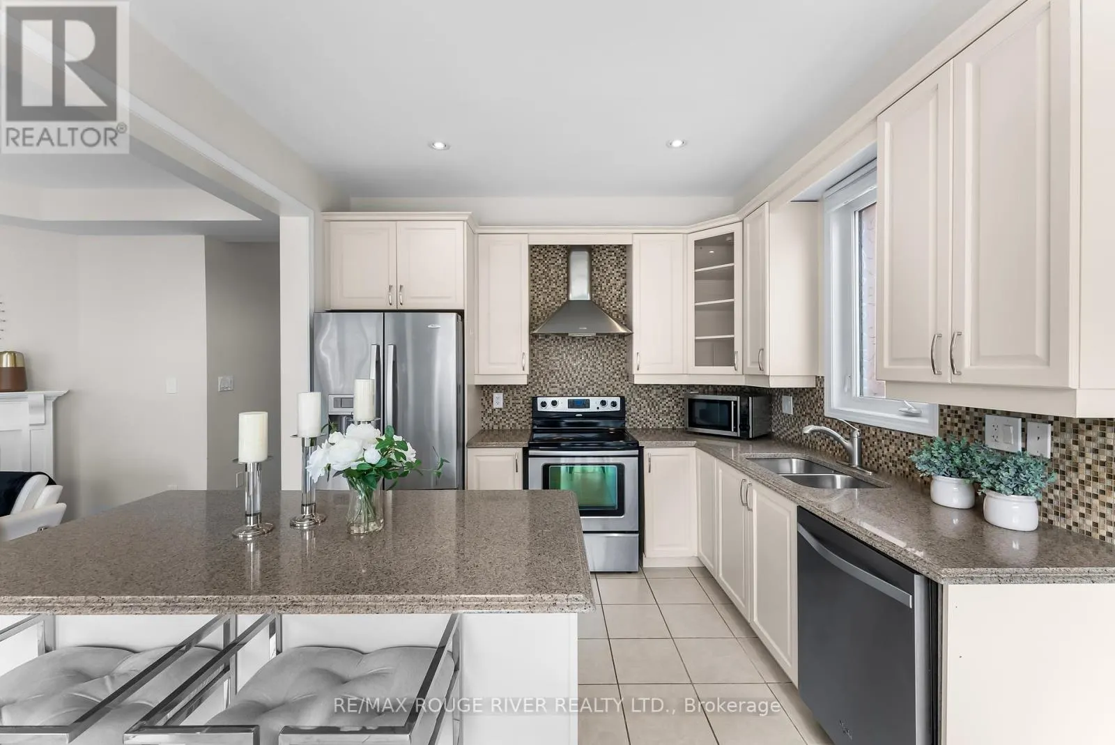 1862 PARKHURST CRESCENT
