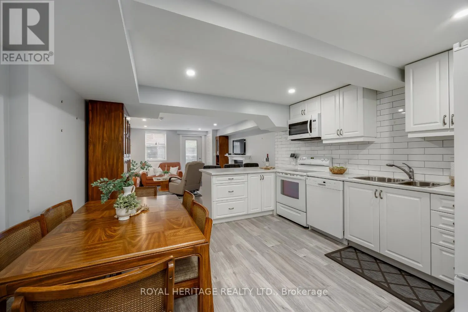 1545 ARBORWOOD DRIVE
