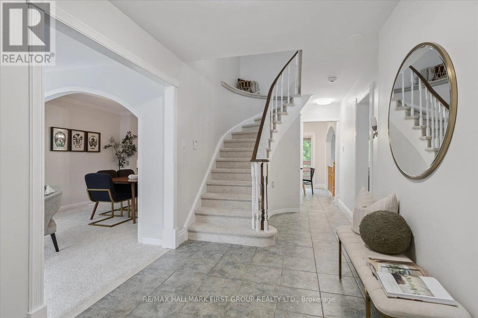 2362 STRATHMORE CRESCENT W