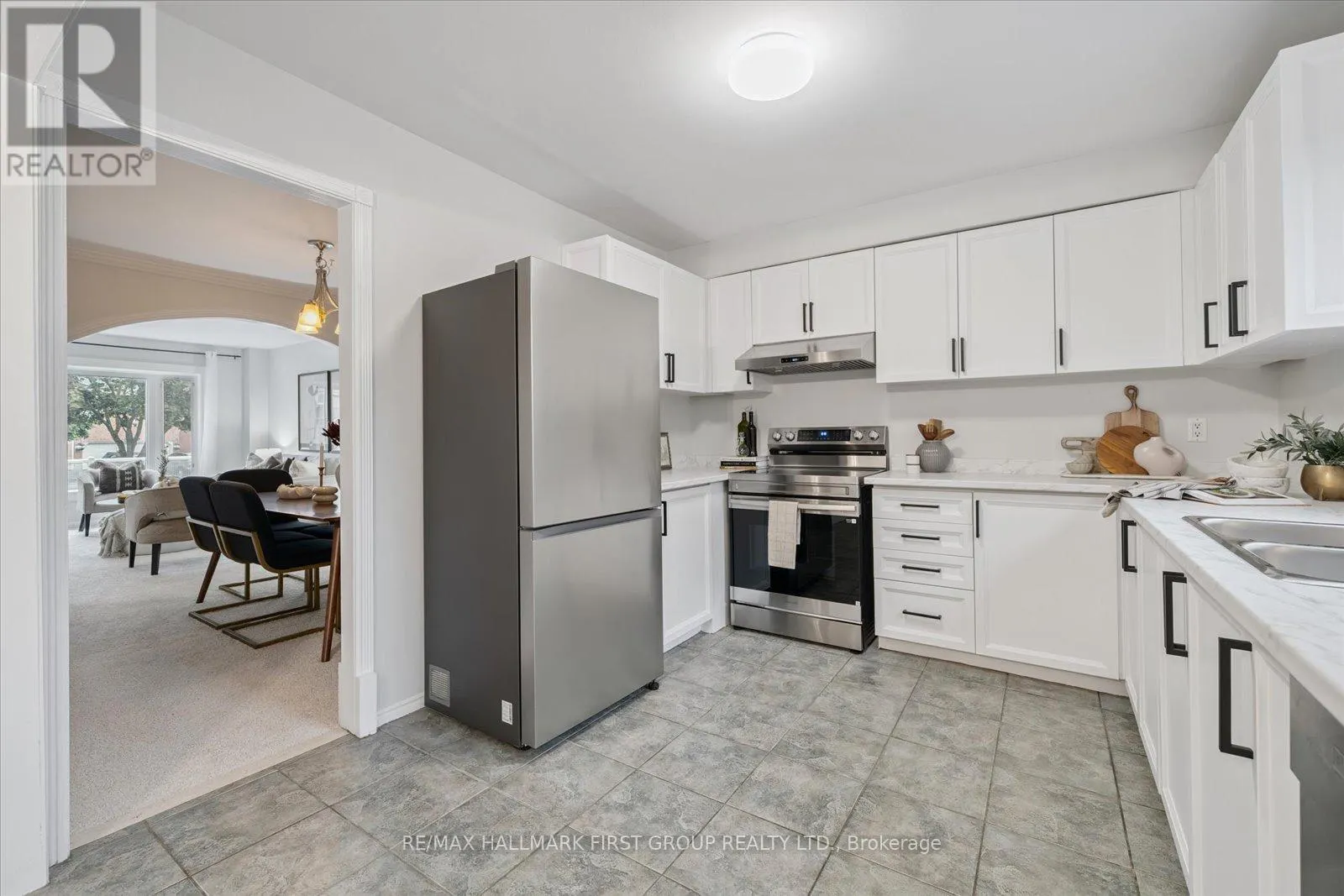 2362 STRATHMORE CRESCENT W