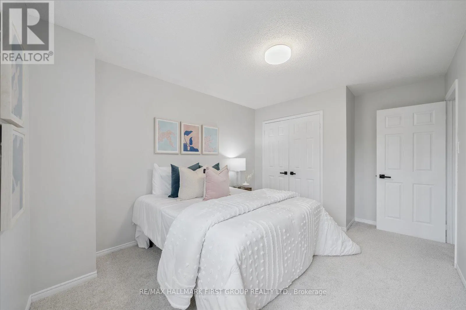 2362 STRATHMORE CRESCENT W