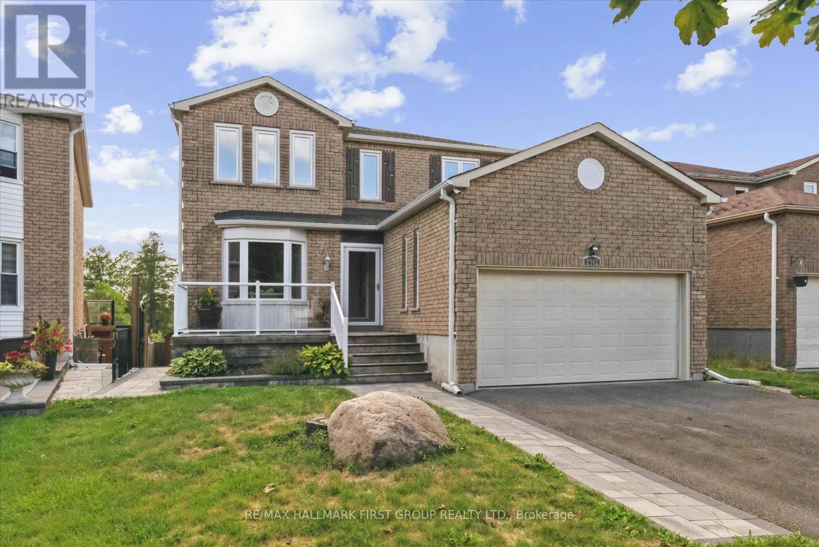 2362 STRATHMORE CRESCENT W